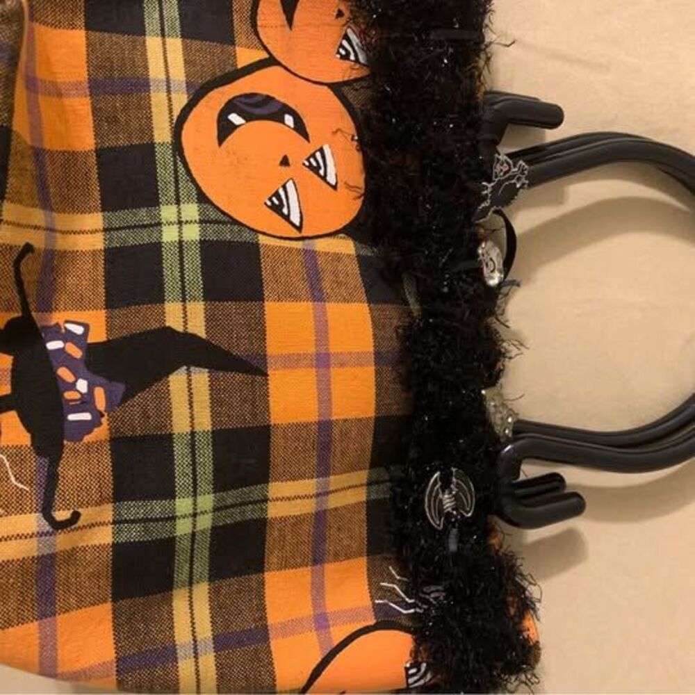 Holloween purse with charms